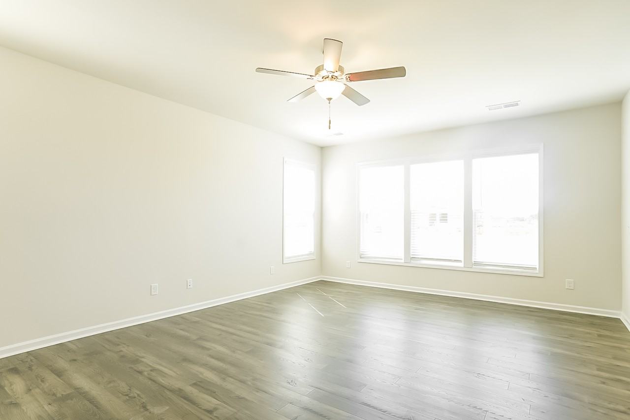 581 Count Fleet Ct - Photo 2 of 17