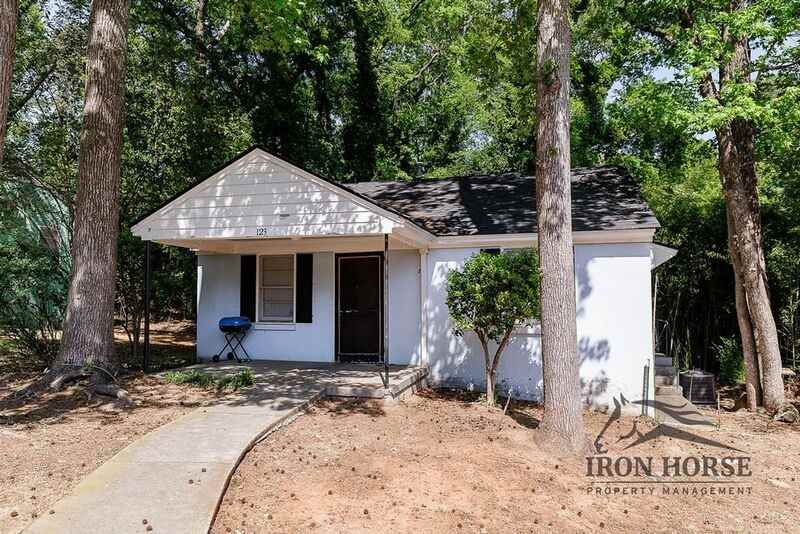 123 Hollie St - Photo 2 of 19