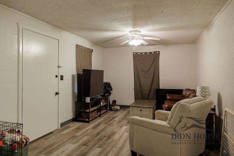 123 Hollie St - Photo 4 of 19