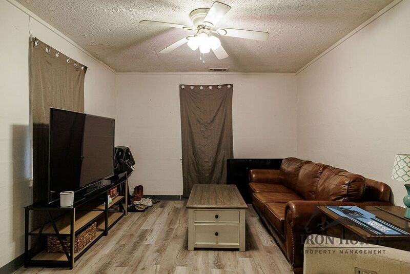 123 Hollie St - Photo 5 of 19
