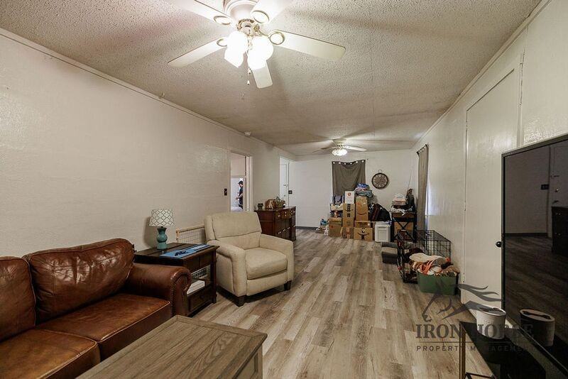123 Hollie St - Photo 6 of 19
