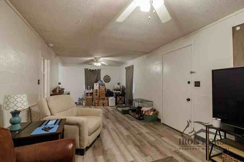 123 Hollie St - Photo 7 of 19