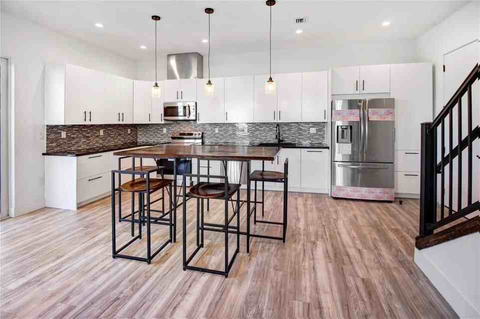 2004 Sw 15th Ave - Photo 5 of 16