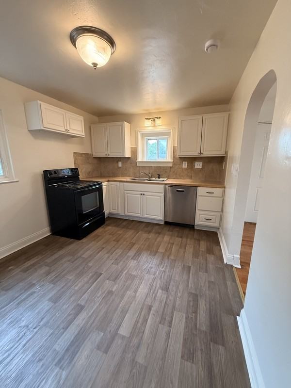 1906 8th St - Photo 4 of 13