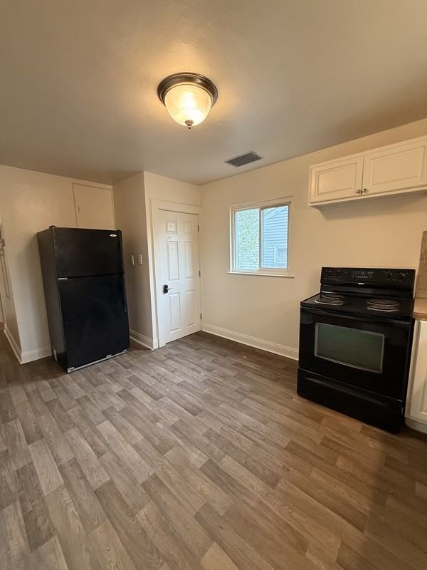 1906 8th St - Photo 5 of 13