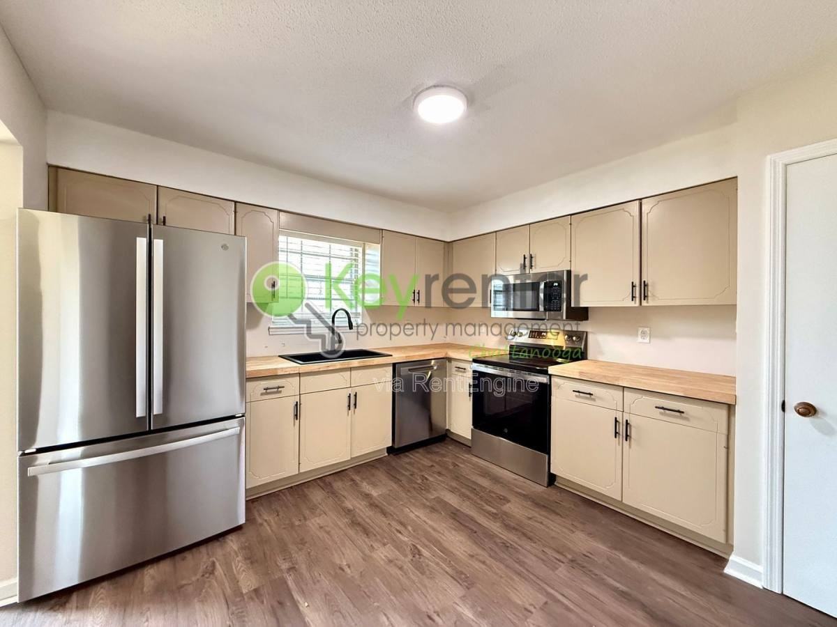 8225 Cavan Cir - Photo 2 of 10