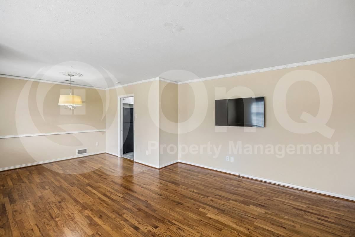 9007 Sweetwater Dr - Photo 3 of 10