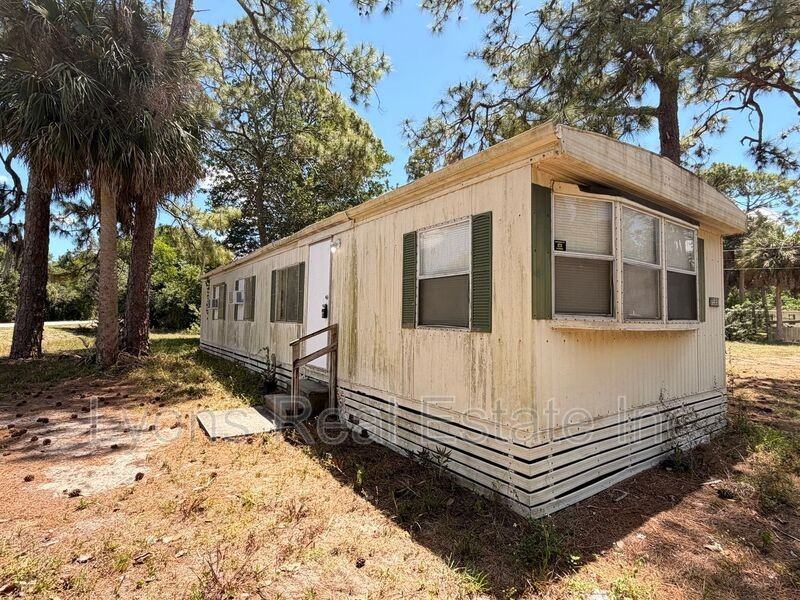 7535 Mcdaniel Dr - Photo 2 of 15