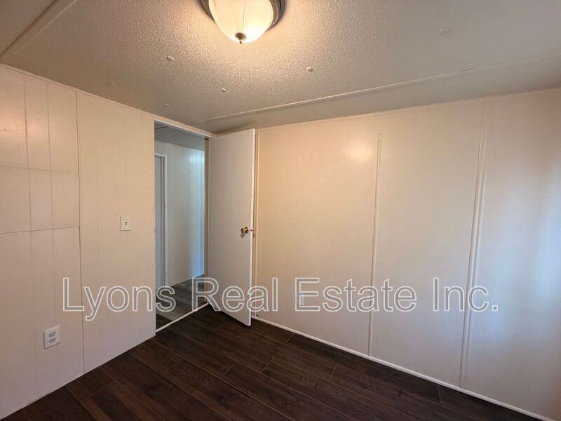 7535 Mcdaniel Dr - Photo 3 of 15
