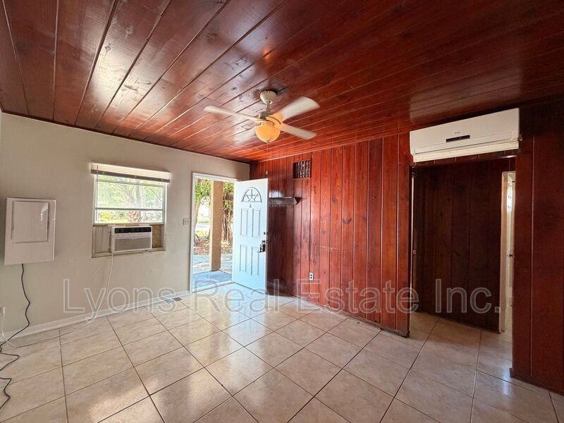1935 - Photo 7 of 14