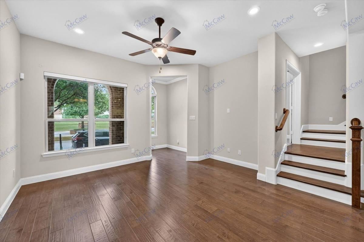 4224 Riverside Dr - Photo 3 of 10