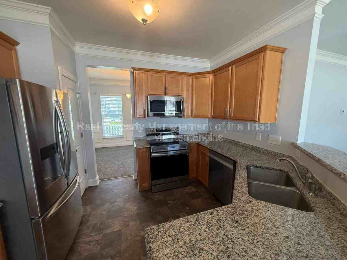 2211 Talon Dr - Photo 4 of 10