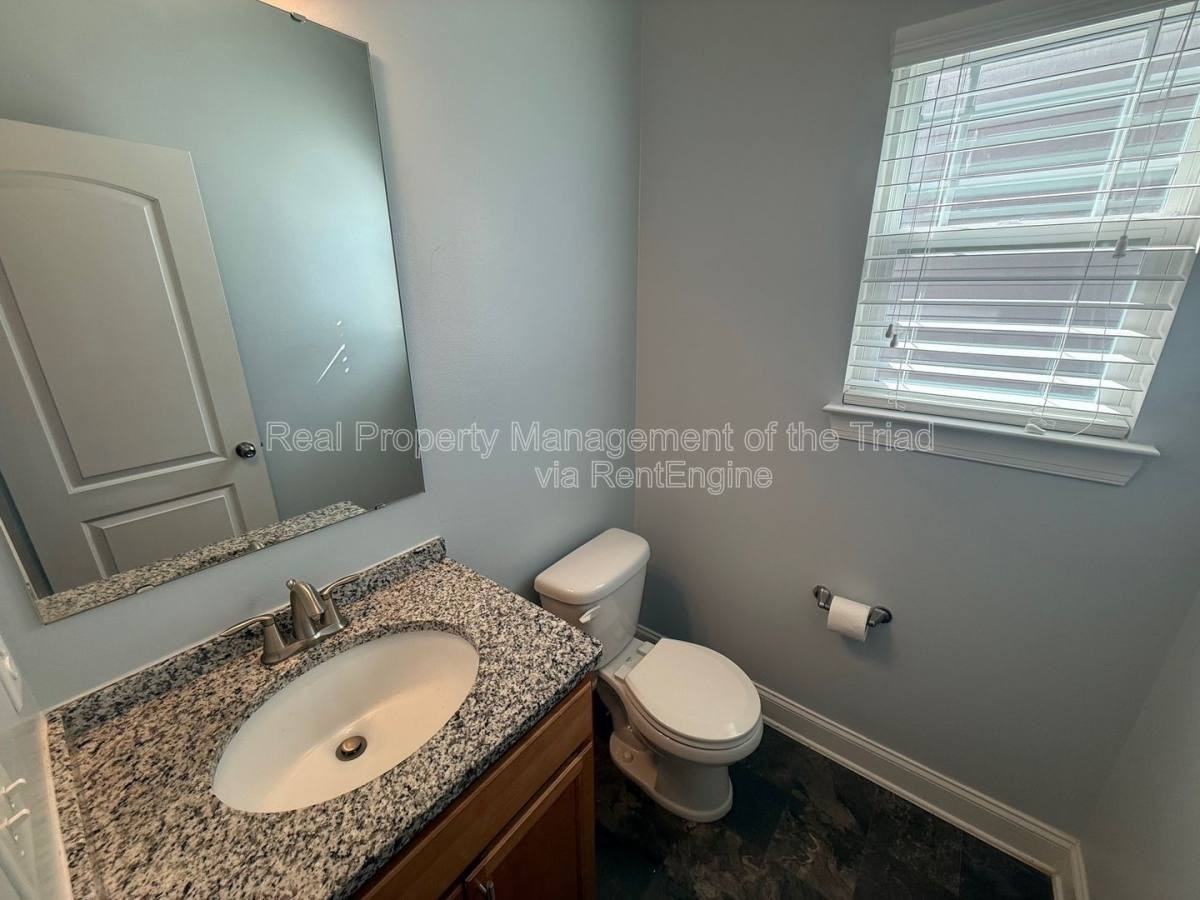 2211 Talon Dr - Photo 7 of 10