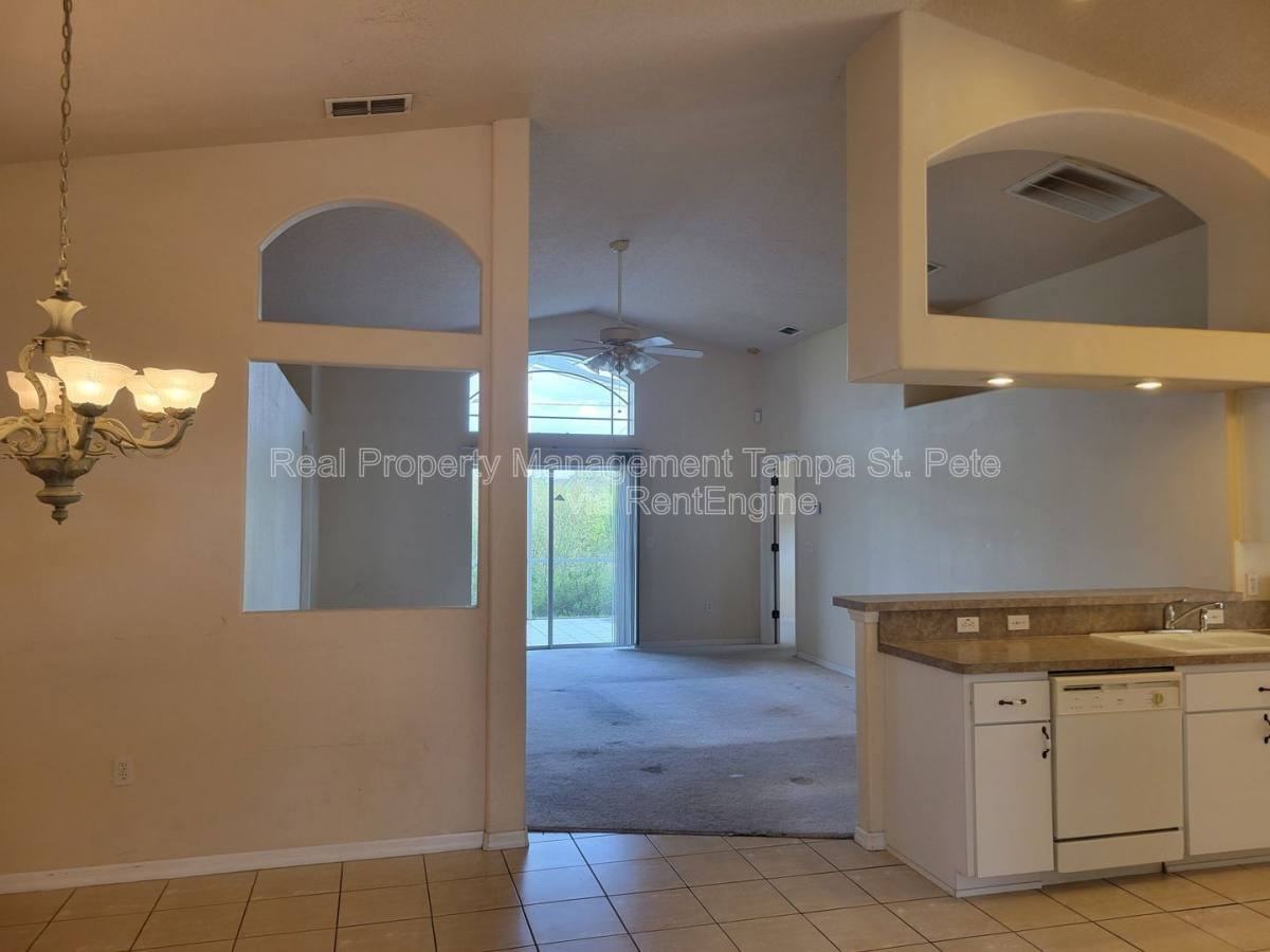 1314 Avonwood Ct - Photo 2 of 10