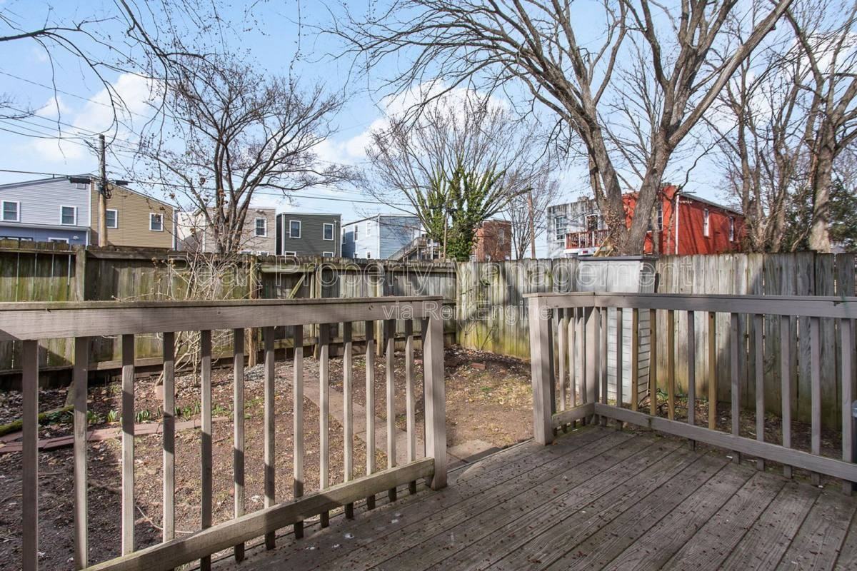 612 N 32nd St #1 - Photo 4 of 10