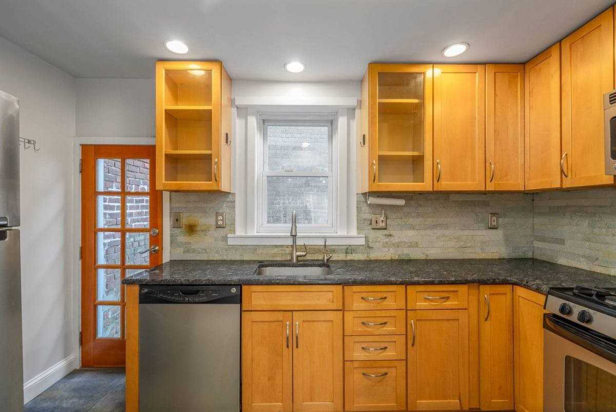 802 N Lecount St - Photo 2 of 10
