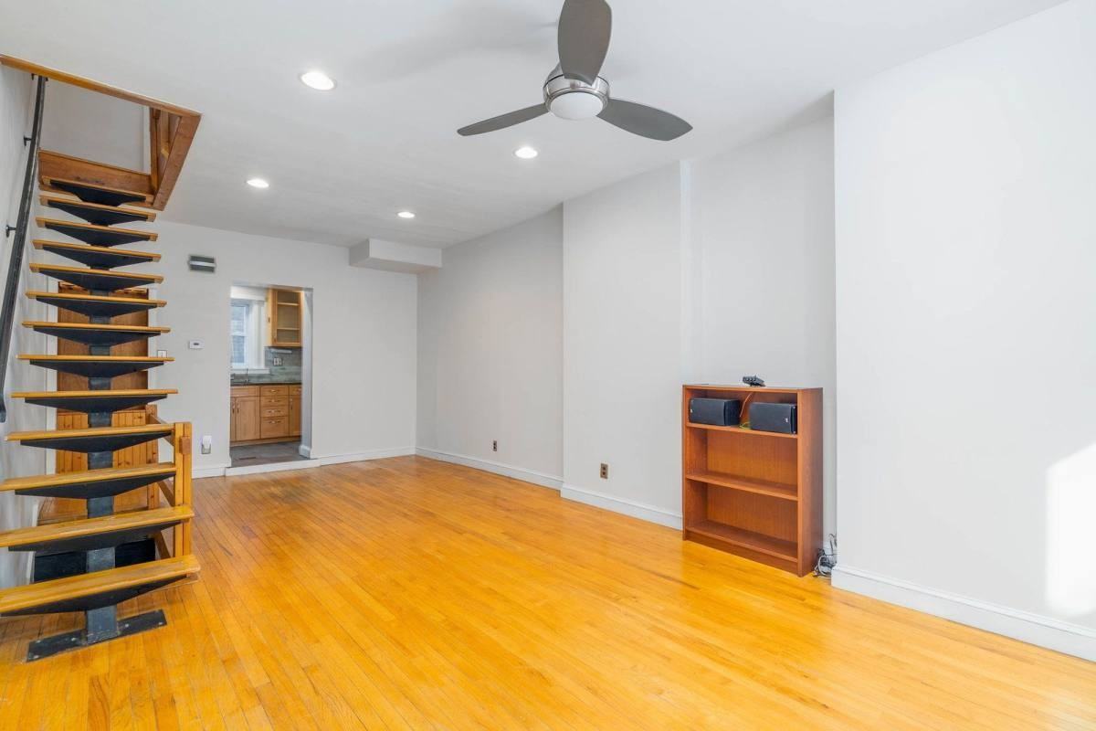 802 N Lecount St - Photo 3 of 10