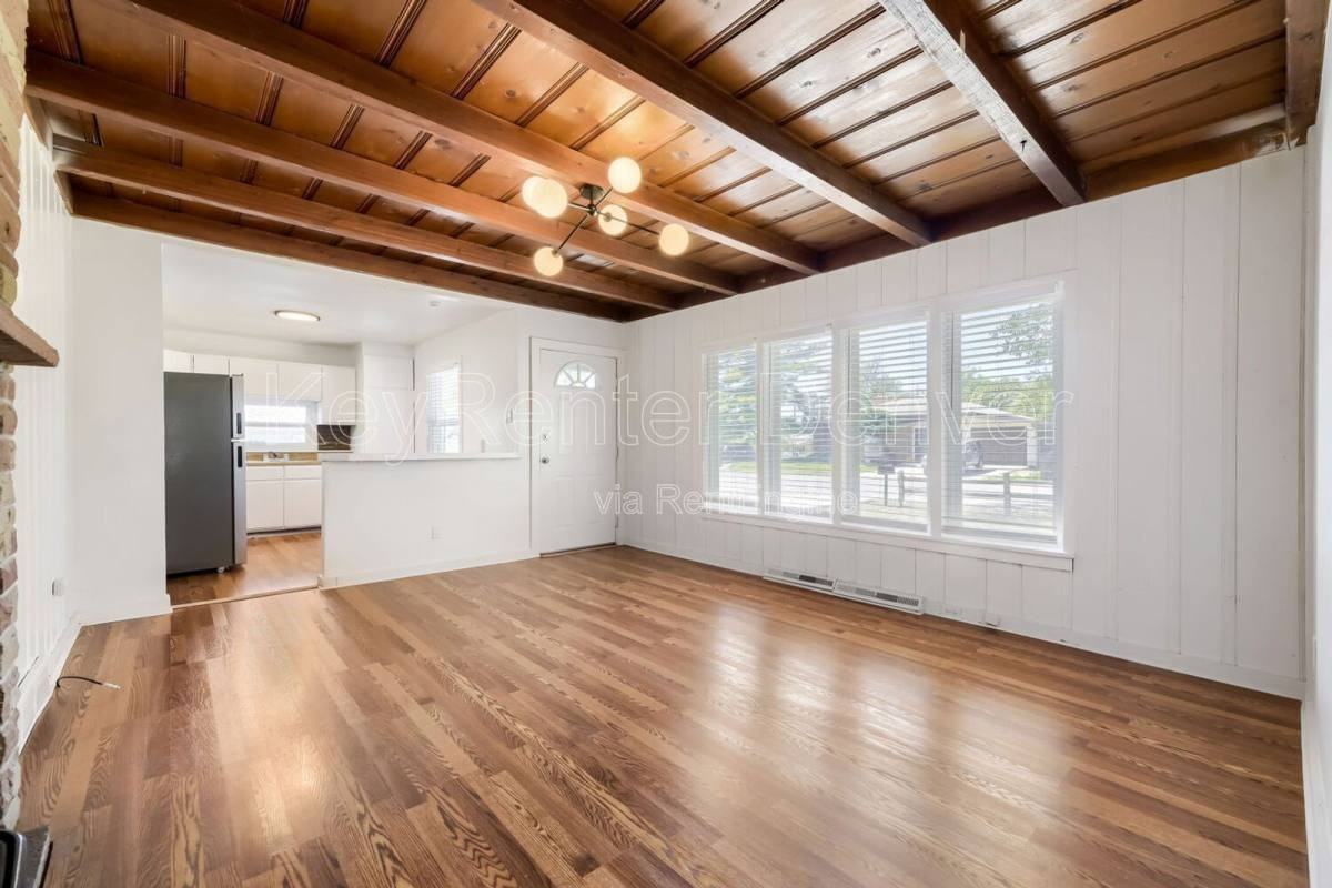 1220 Upham St - Photo 3 of 10