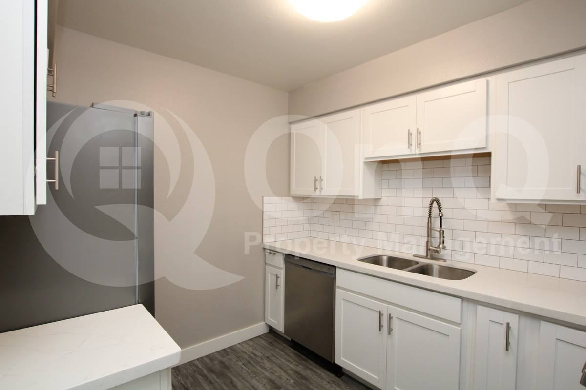 3228 E Crescent Ave - Photo 3 of 10