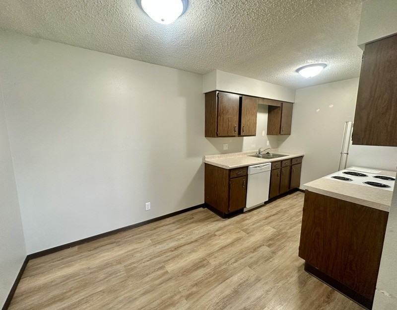 830 15th Ave Sw #3 - Photo 4 of 9