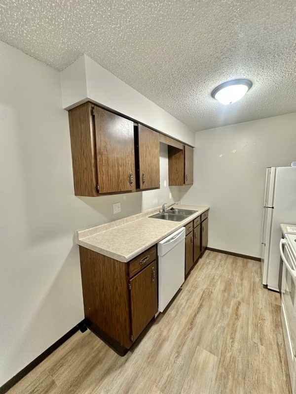 830 15th Ave Sw #3 - Photo 5 of 9