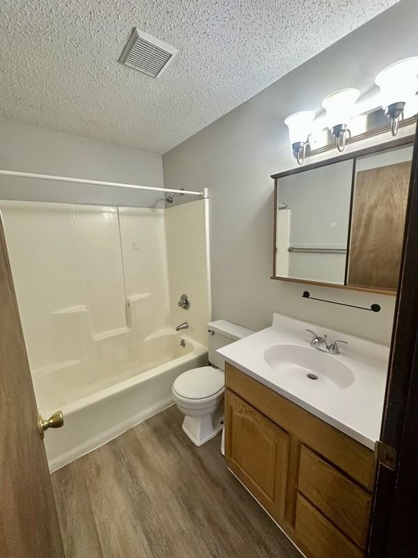 830 15th Ave Sw #3 - Photo 7 of 9