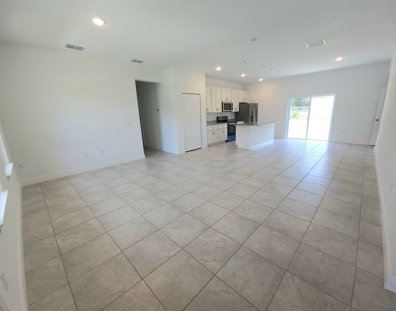 2117 W Swanson Dr - Photo 4 of 11