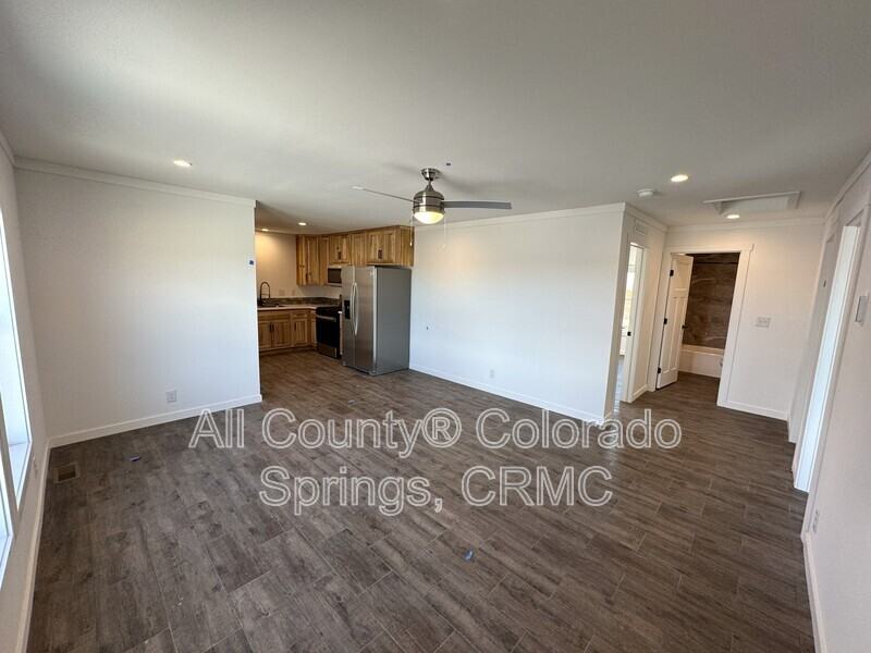 690 E Hahns Peak Ave - Photo 2 of 19