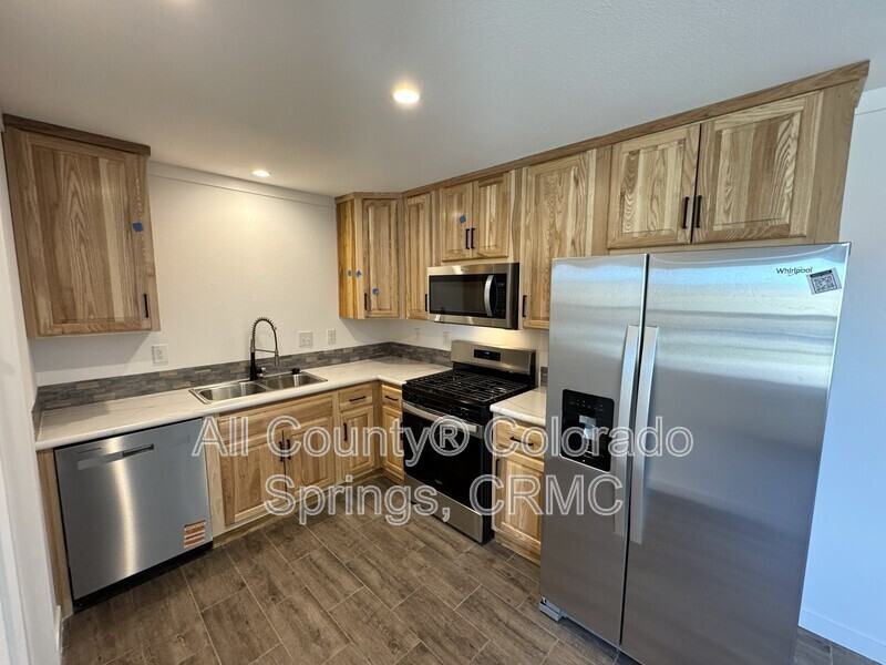 690 E Hahns Peak Ave - Photo 4 of 19