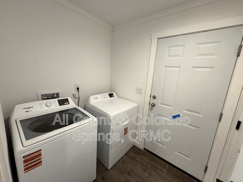 690 E Hahns Peak Ave - Photo 6 of 19