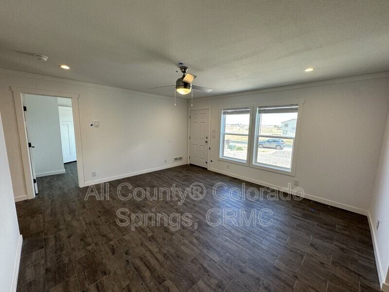 690 E Hahns Peak Ave - Photo 7 of 19