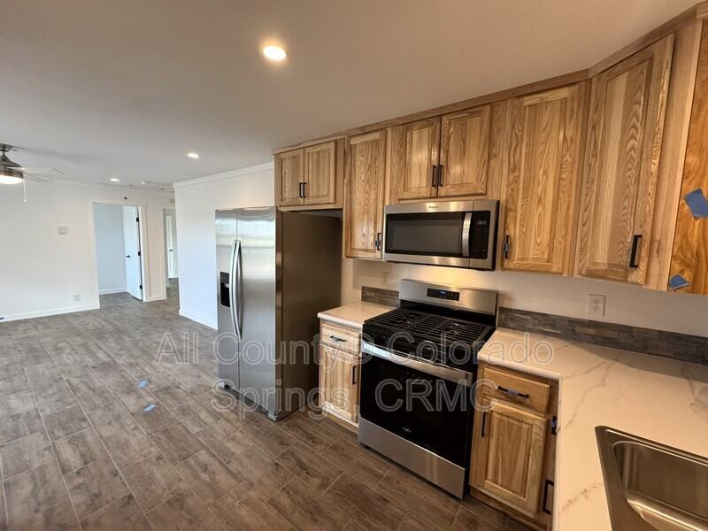 692 E Hahns Peak Ave - Photo 3 of 20