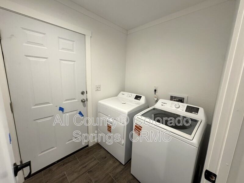 692 E Hahns Peak Ave - Photo 6 of 20