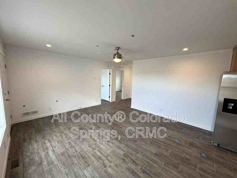 692 E Hahns Peak Ave - Photo 7 of 20