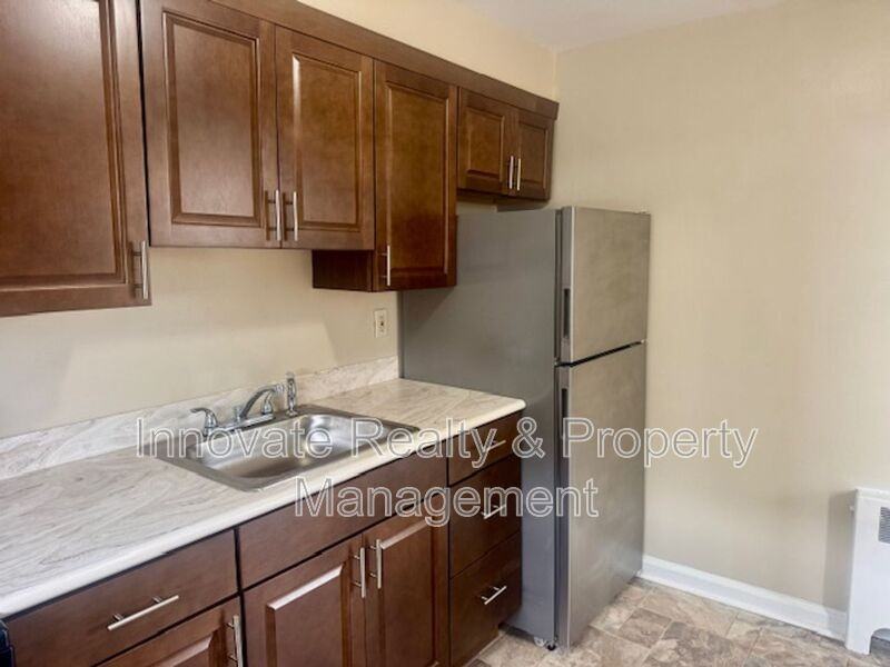 910 E Sharpnack St #2 - Photo 2 of 16