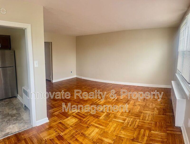 910 E Sharpnack St #2 - Photo 3 of 16