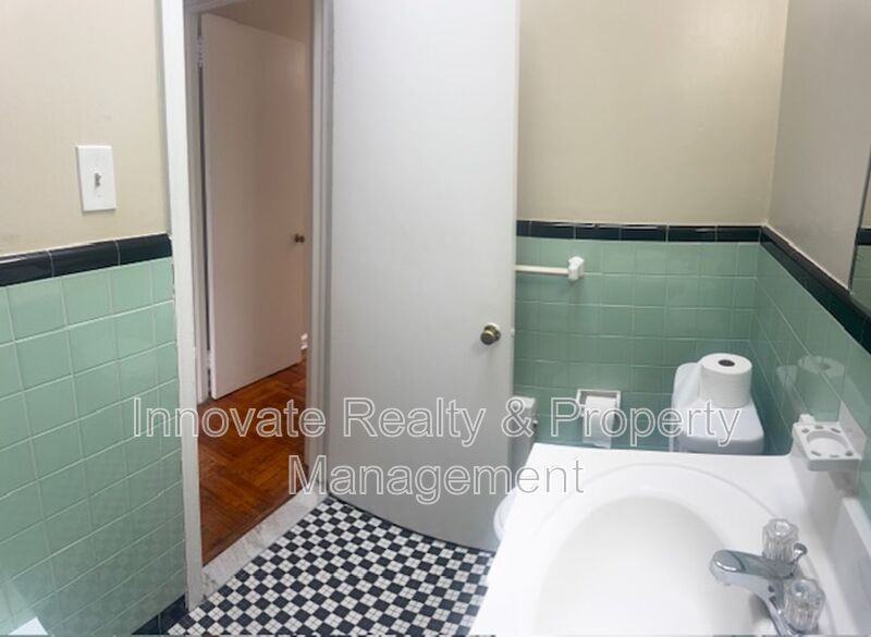 910 E Sharpnack St #2 - Photo 4 of 16