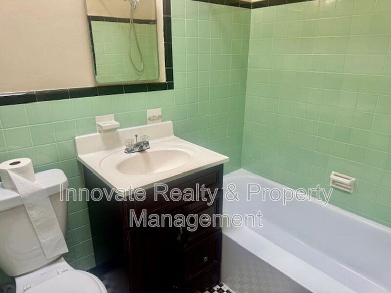 910 E Sharpnack St #2 - Photo 5 of 16