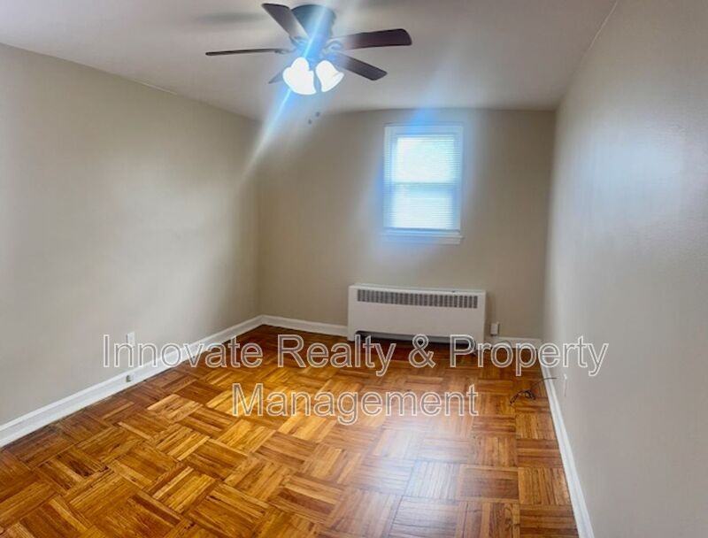 910 E Sharpnack St #2 - Photo 6 of 16