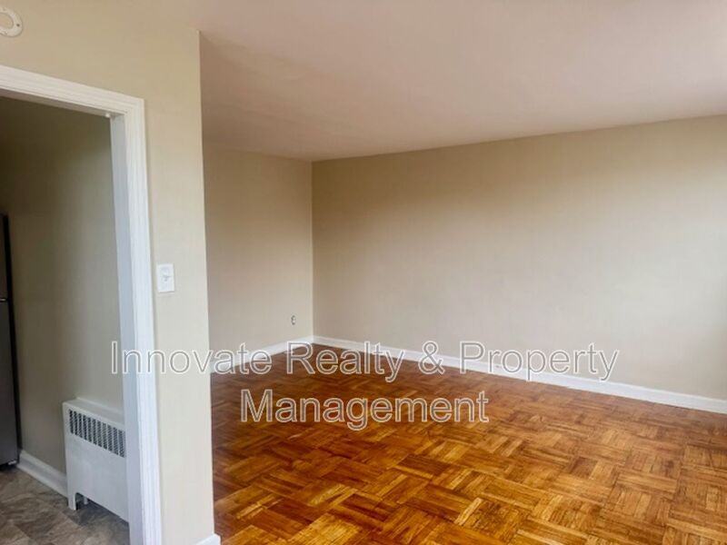 910 E Sharpnack St #2 - Photo 7 of 16