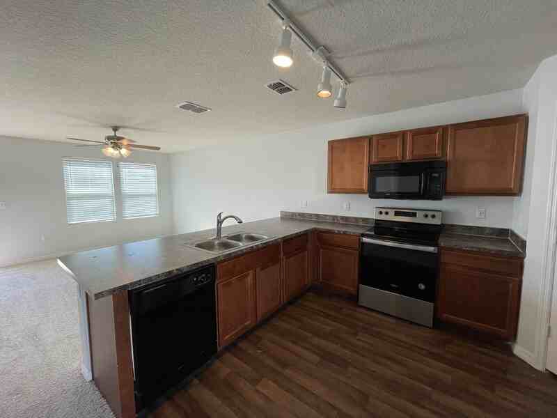 1402 Kissimmee Ct - Photo 2 of 13