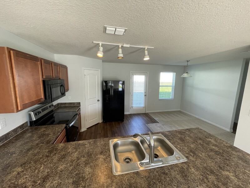 1402 Kissimmee Ct - Photo 4 of 13