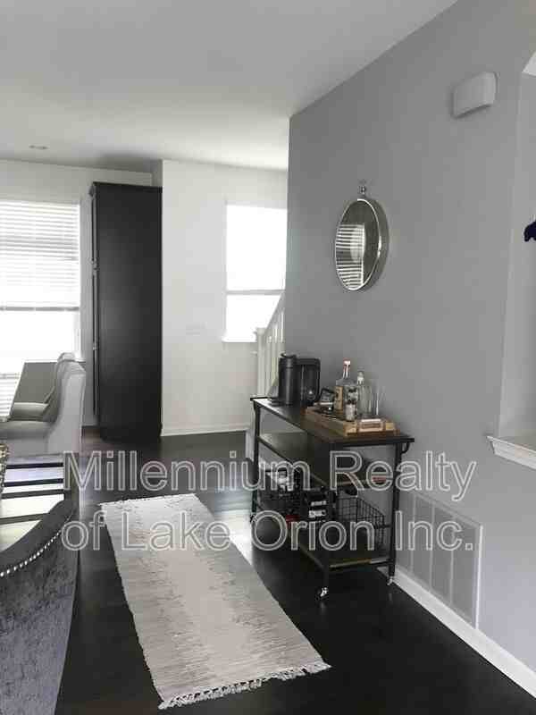 1061 N Sherman Dr #B - Photo 3 of 14