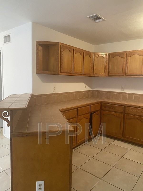 738 Sonesta Dr - Photo 5 of 14