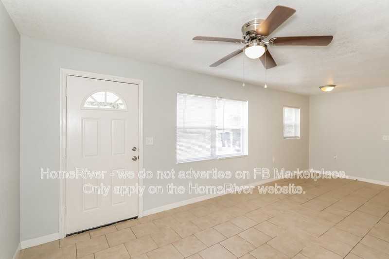 705 W 9th St - Photo 2 of 19