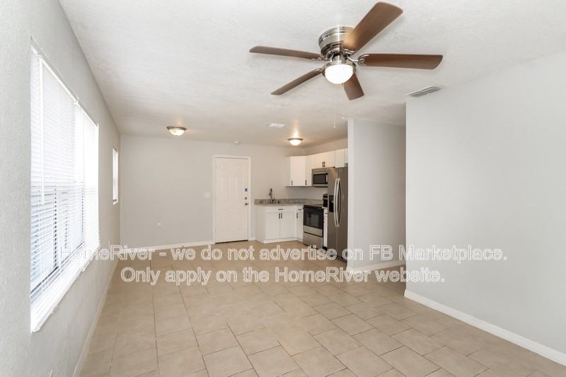 705 W 9th St - Photo 3 of 19