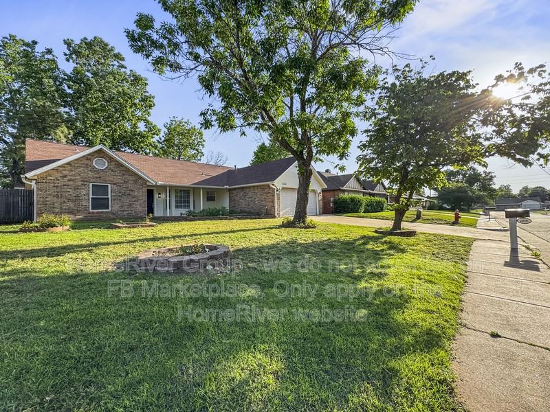 2108 Shorewood Ln - Photo 2 of 23