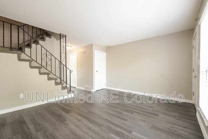 42 Lansing St - Photo 4 of 18