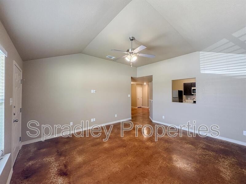 1004 Kerr Ct Apt B - Photo 2 of 13