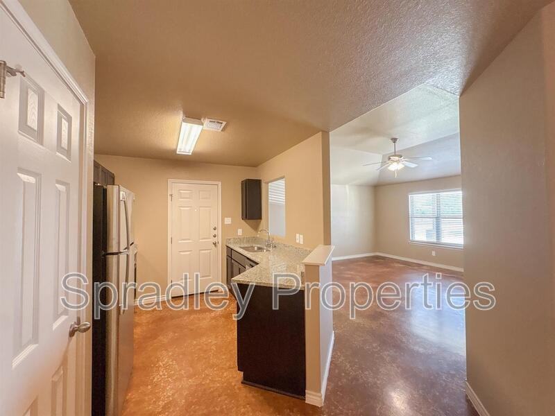 1004 Kerr Ct Apt B - Photo 3 of 13